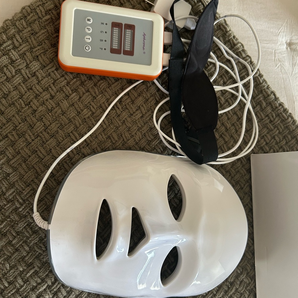 LED Color Light Mask - Picture 3 of 4